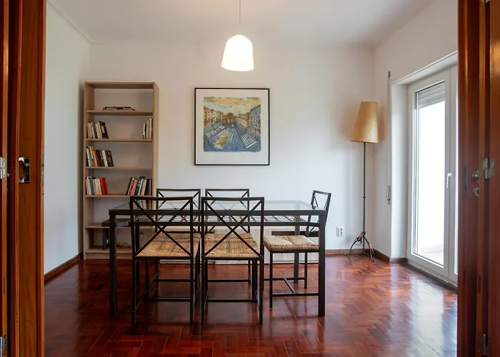 1bdr With Balcony Near The 公寓
