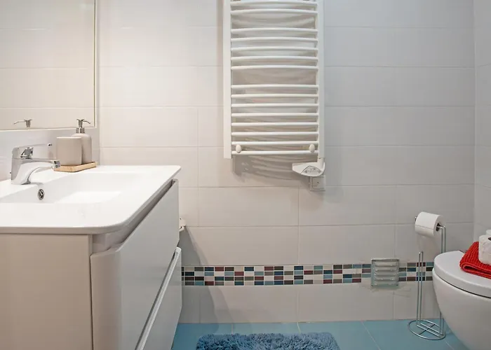 公寓 1bdr With Balcony Near The *